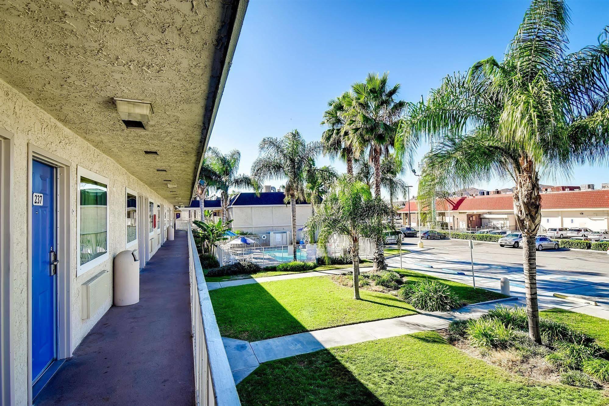 Hotel 6-riverside, Ca - South Riverside
