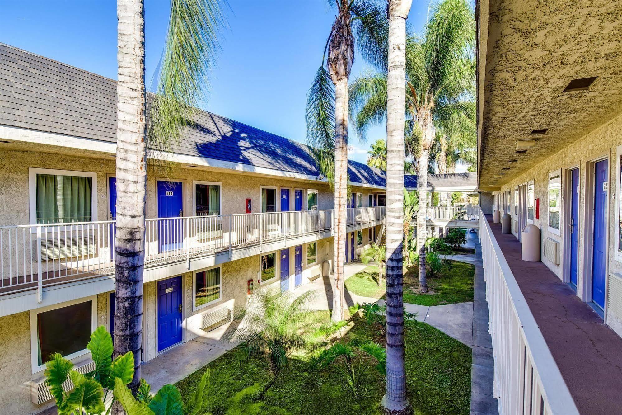 Hotel 6-riverside, Ca - South Riverside
