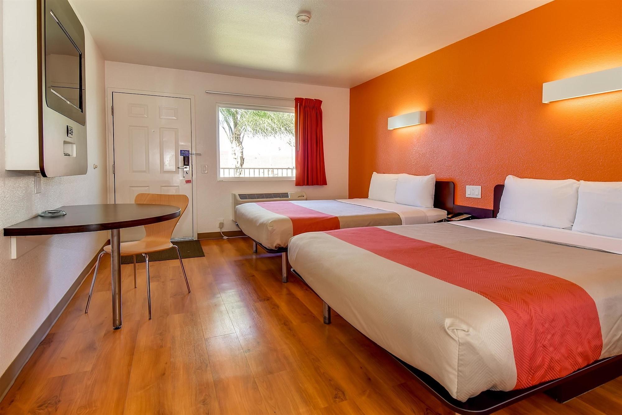 Hotel 6-riverside, Ca - South Riverside