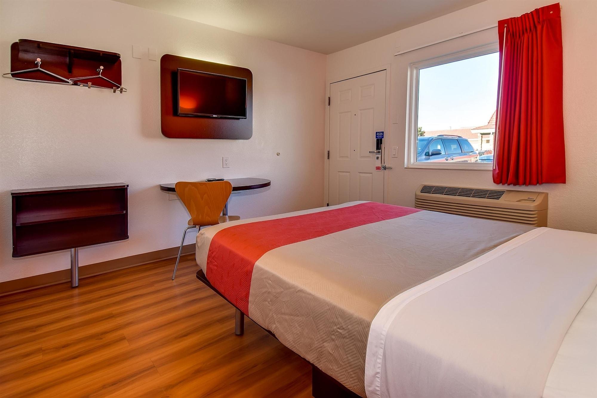 Hotel 6-riverside, Ca - South 2*