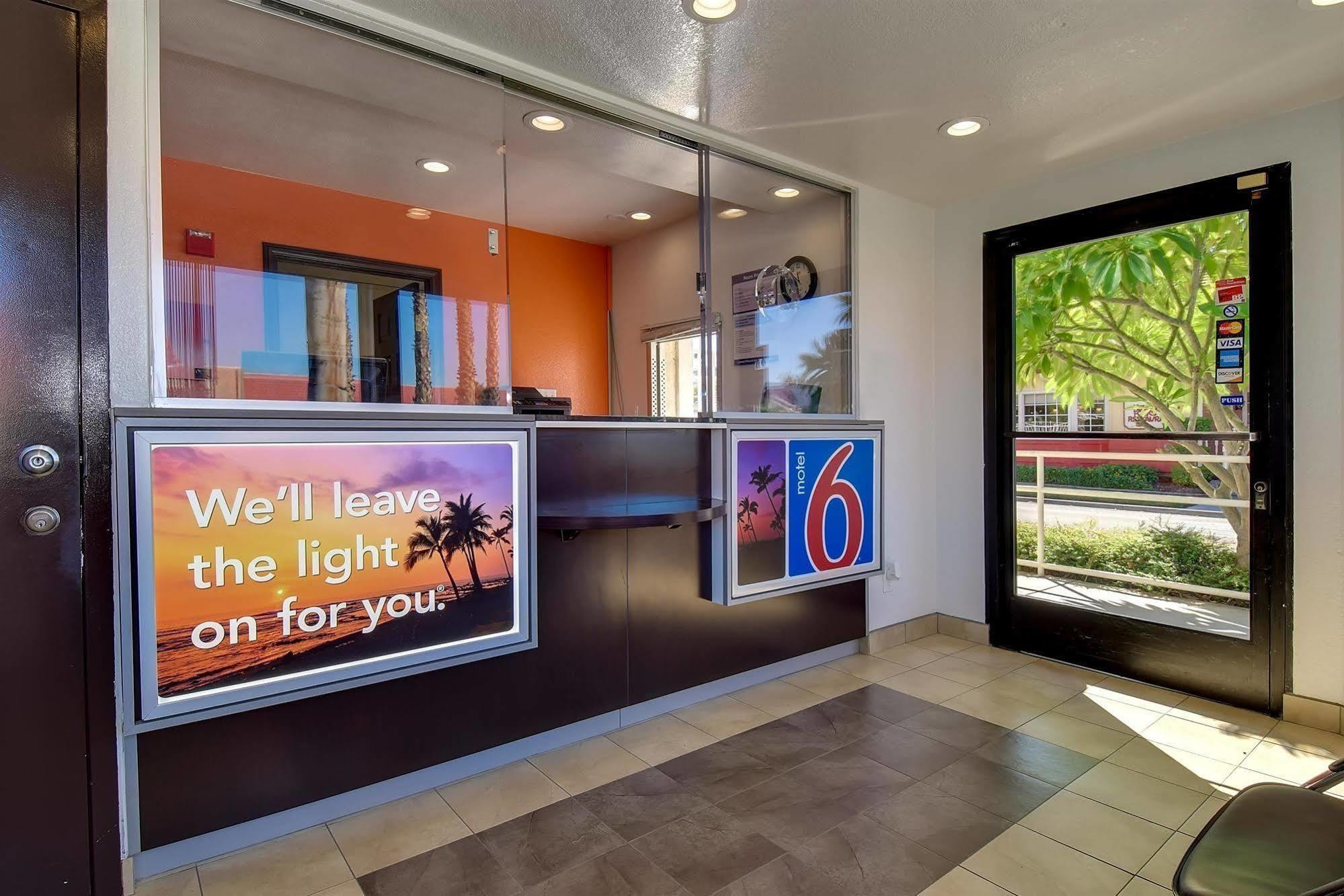 Hotel 6-riverside, Ca - South