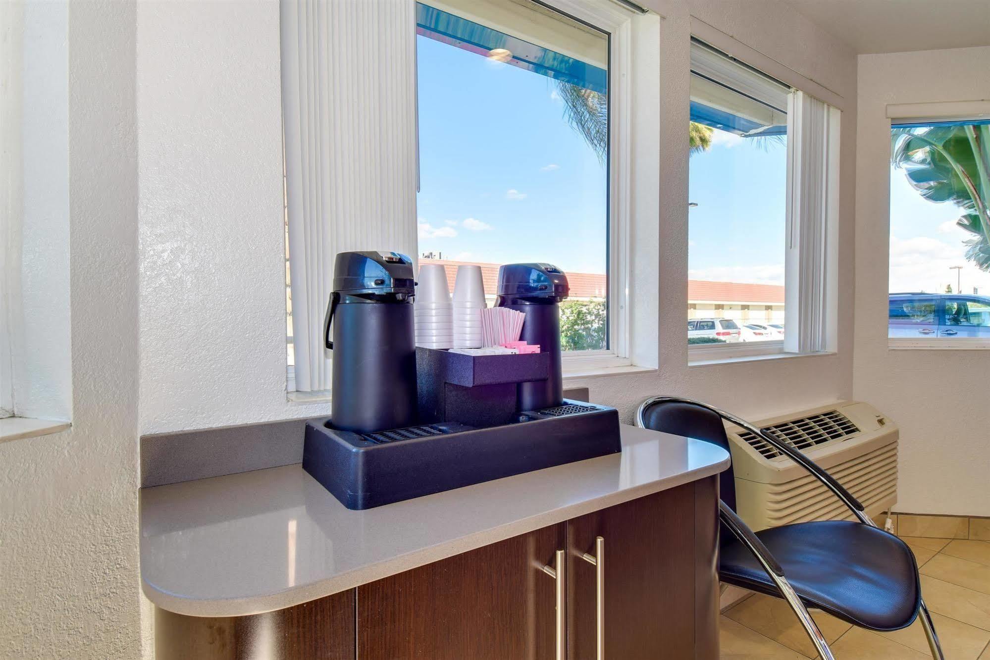 Hotel 6-riverside, Ca - South